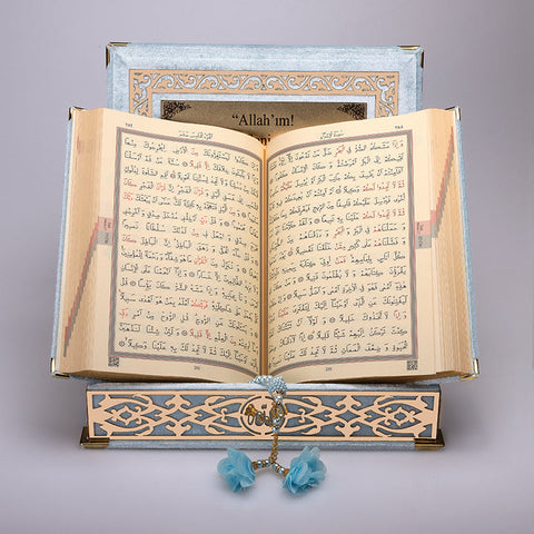 Kadife Kutulu Kur'an-ı Kerim (Bebe Mavi, Gold Süsleme)