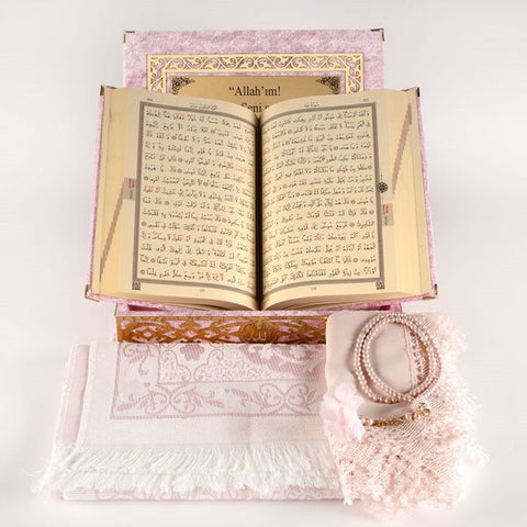 Kadife Kutulu Kur’an-ı Kerim + Seccade + Namaz Örtüsü + Tespih + Ayraç) Pembe